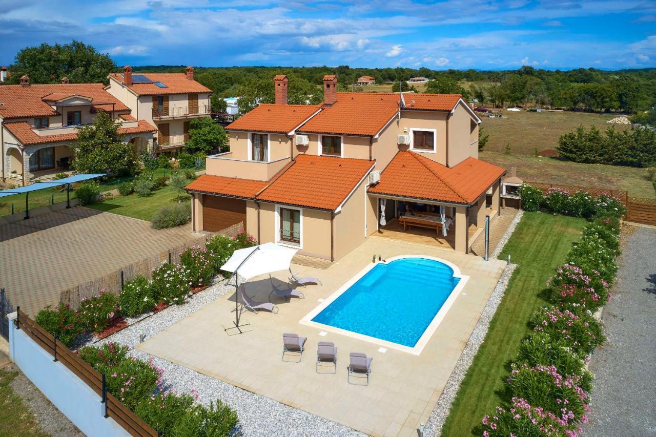 Villa Bartona For 8 Persons With Private Swimmingpool Pula Exterior photo