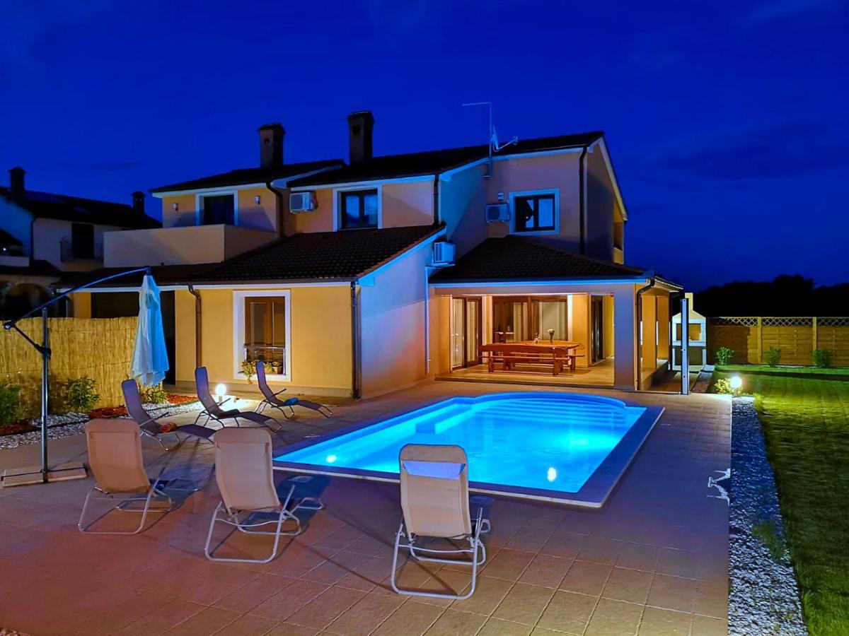 Villa Bartona For 8 Persons With Private Swimmingpool Pula Exterior photo