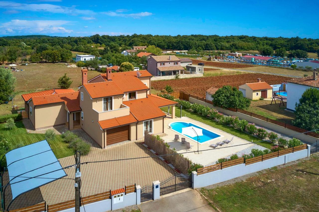 Villa Bartona For 8 Persons With Private Swimmingpool Pula Exterior photo