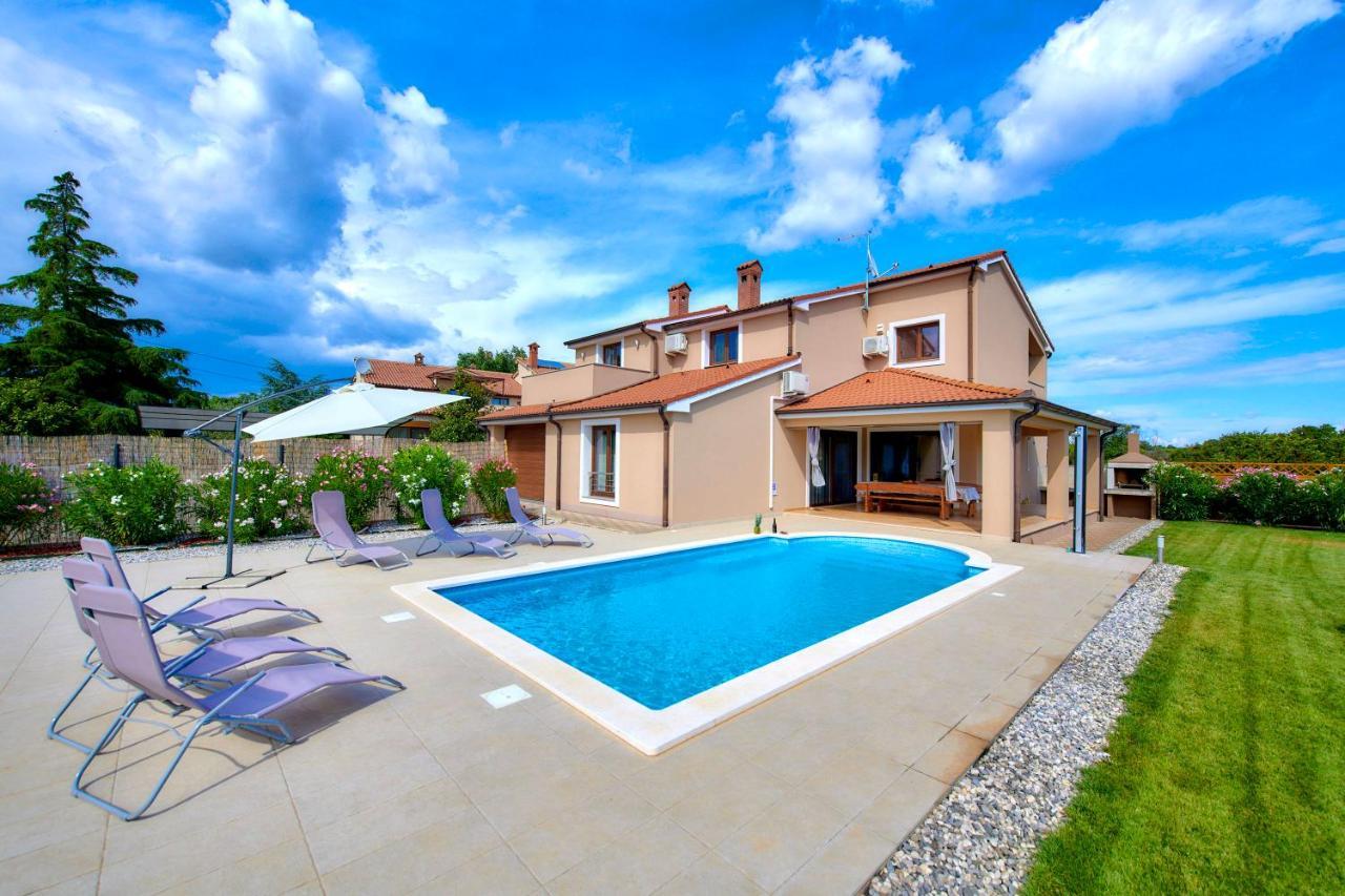 Villa Bartona For 8 Persons With Private Swimmingpool Pula Exterior photo