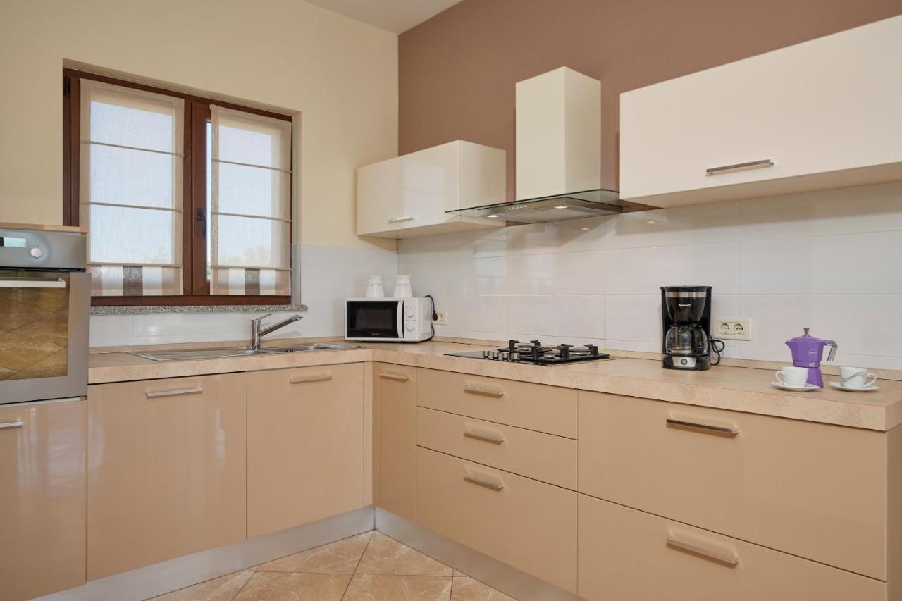 Villa Bartona For 8 Persons With Private Swimmingpool Pula Exterior photo