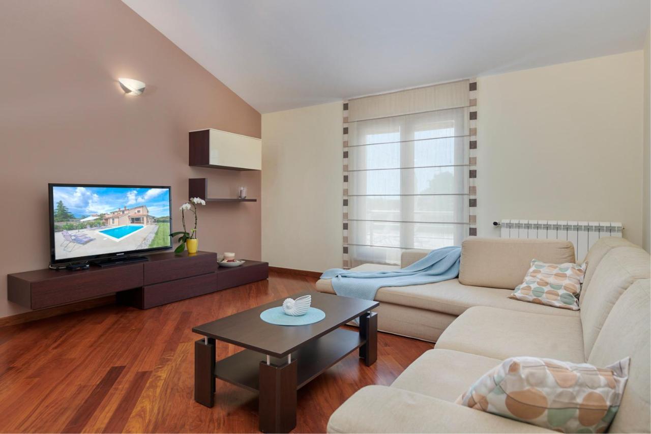 Villa Bartona For 8 Persons With Private Swimmingpool Pula Exterior photo