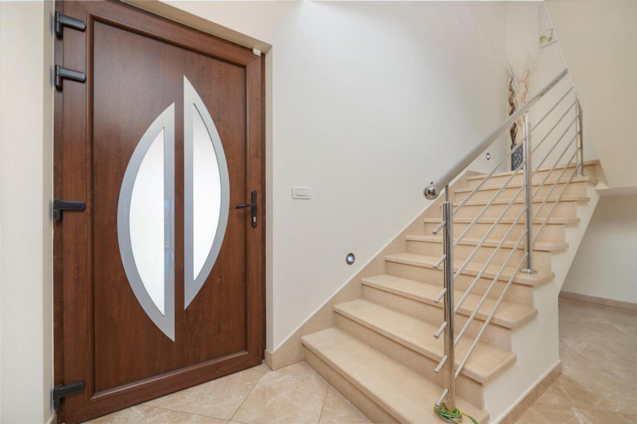 Villa Bartona For 8 Persons With Private Swimmingpool Pula Exterior photo