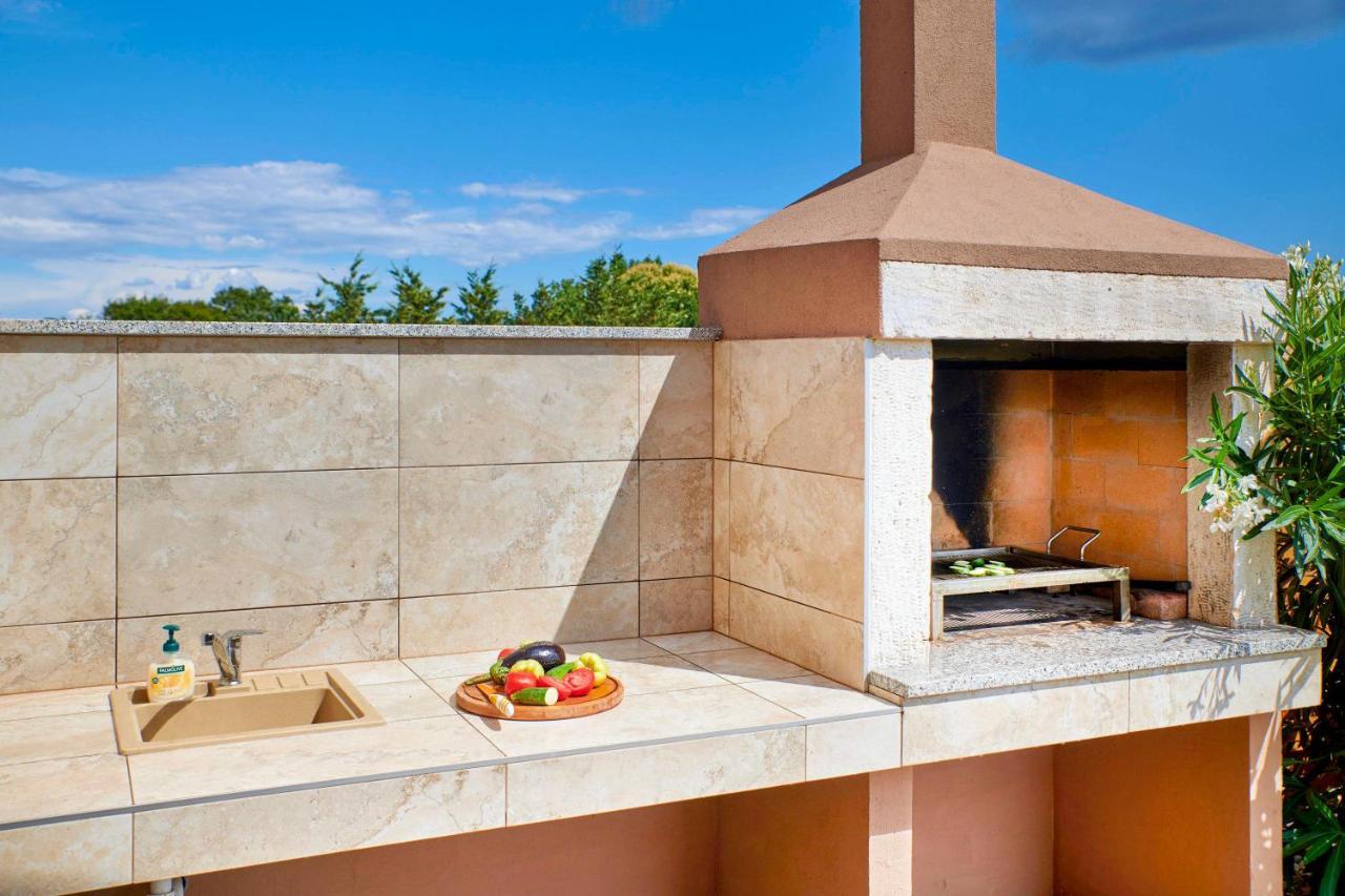 Villa Bartona For 8 Persons With Private Swimmingpool Pula Exterior photo