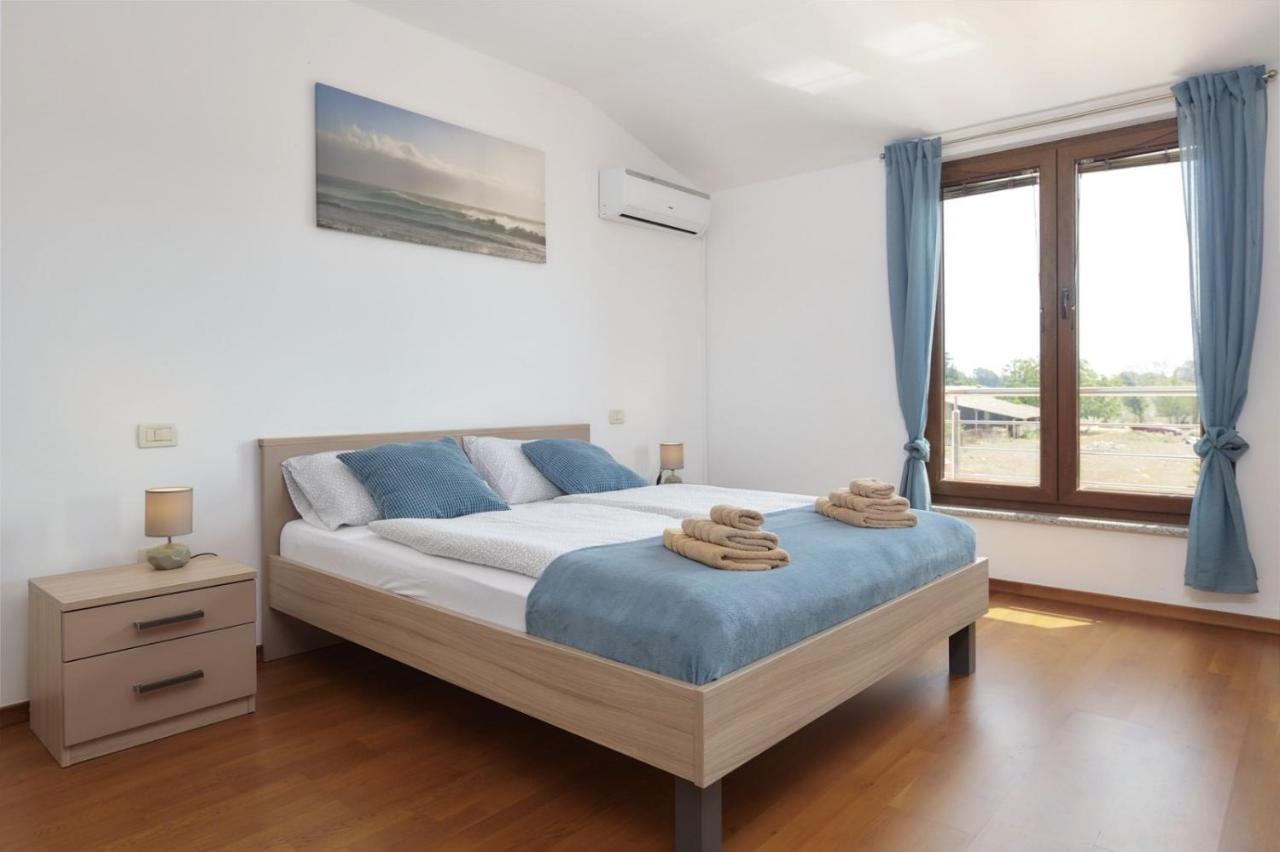 Villa Bartona For 8 Persons With Private Swimmingpool Pula Exterior photo